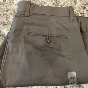 GAP Classic Relaxed Fit Men's Chinos - Tan and Gray